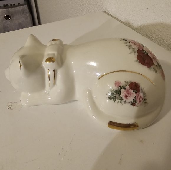 Formalities by Baum Bros. Porcelain Victorian Rose Sleeping Cat Figurine - Picture 1 of 4